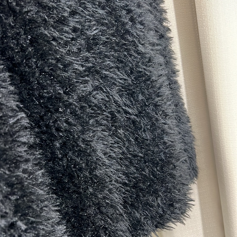 MADDEN GIRL faux fur black vest - Picture 12 of 16